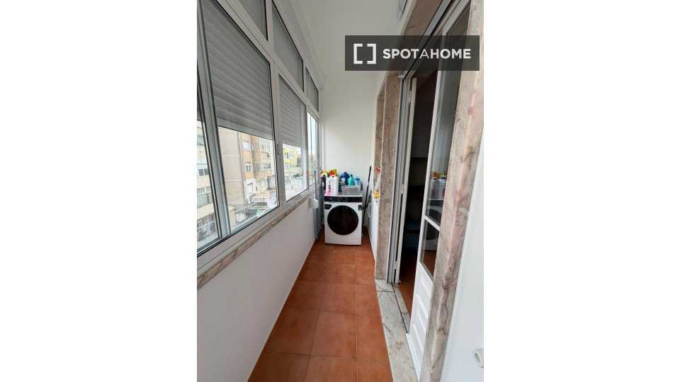 Double room Lisbon, 2 beds — photo 14