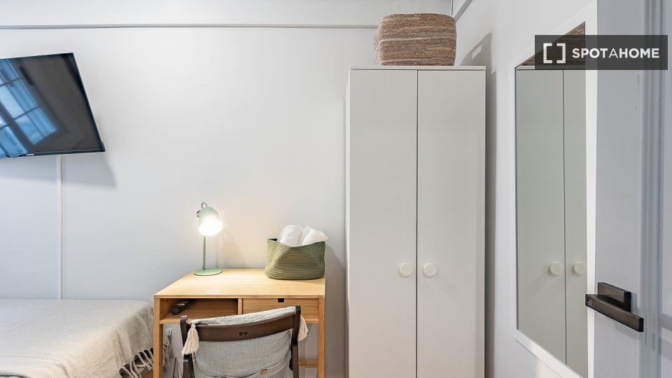 Double room Barcelona, 5 beds, 95m² — photo 33