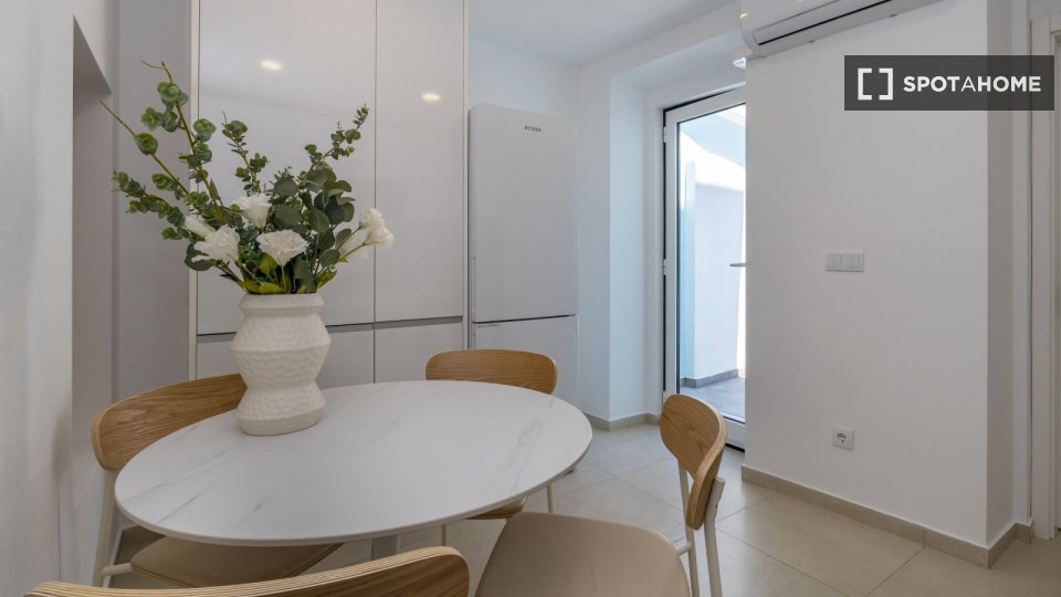 Apartment Lisbon, 1 bed — photo 19