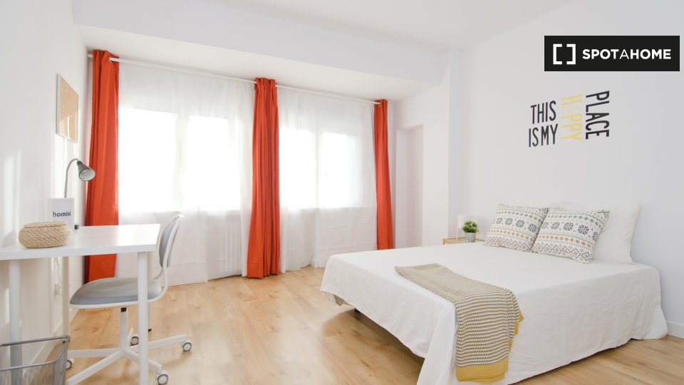 Double room Madrid, 6 beds — photo 9