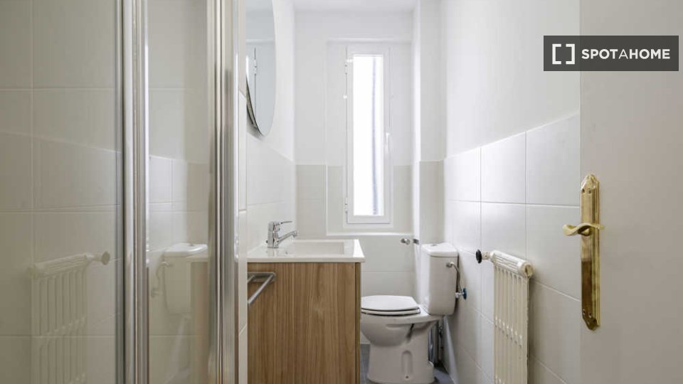Double room Madrid, 8 beds — photo 20