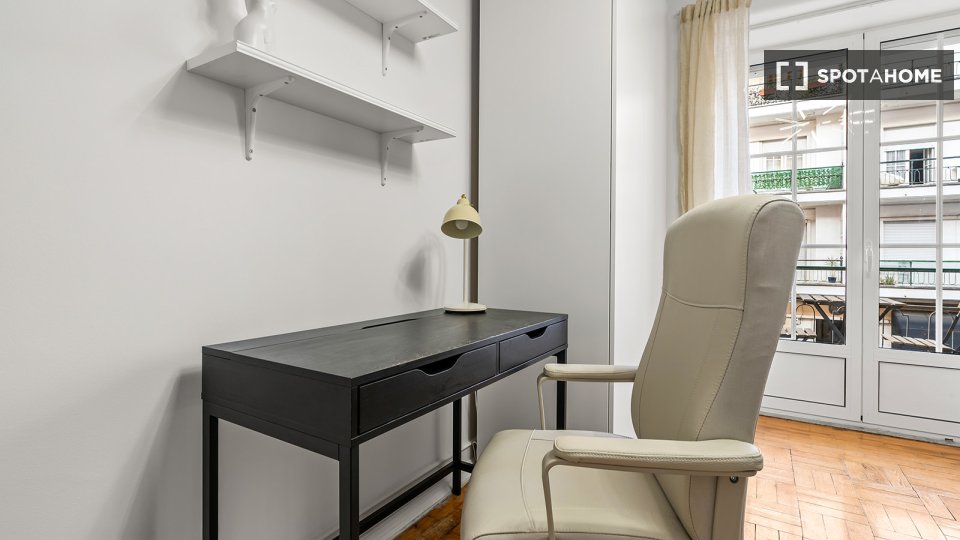 Double room Lisbon, 5 beds — photo 10