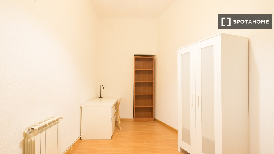 Double room Madrid, 8 beds, 200m² — photo 11