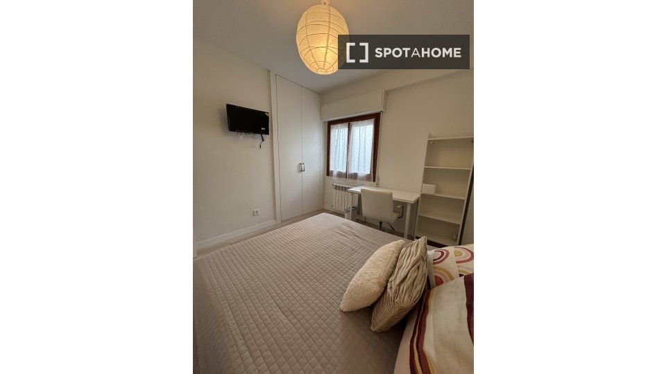 Double room Madrid, 3 beds — photo 18
