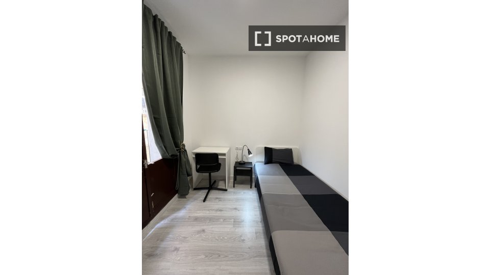 Double room Barcelona, 2 beds, 50m² — photo 3