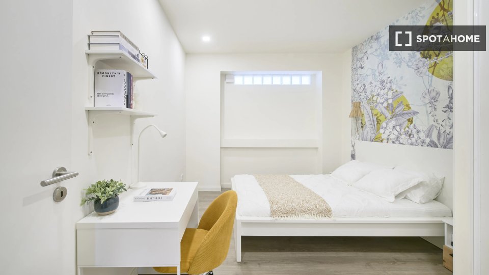 Double room Lisbon, 4 beds — photo 10