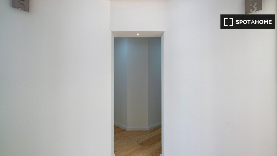 Double room Lisbon, 7 beds, 210m² — photo 11