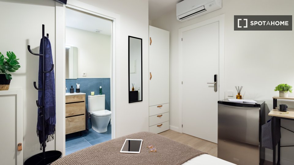 Double room Barcelona, 12 beds, 360m² — photo 13