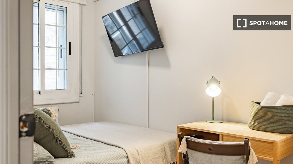 Double room Barcelona, 5 beds, 95m² — photo 35