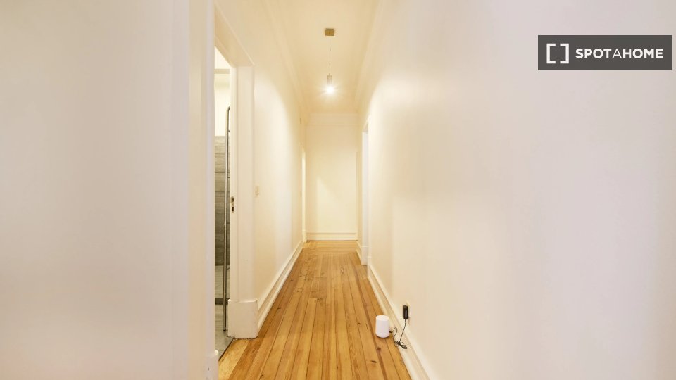 Double room Lisbon, 9 beds — photo 15