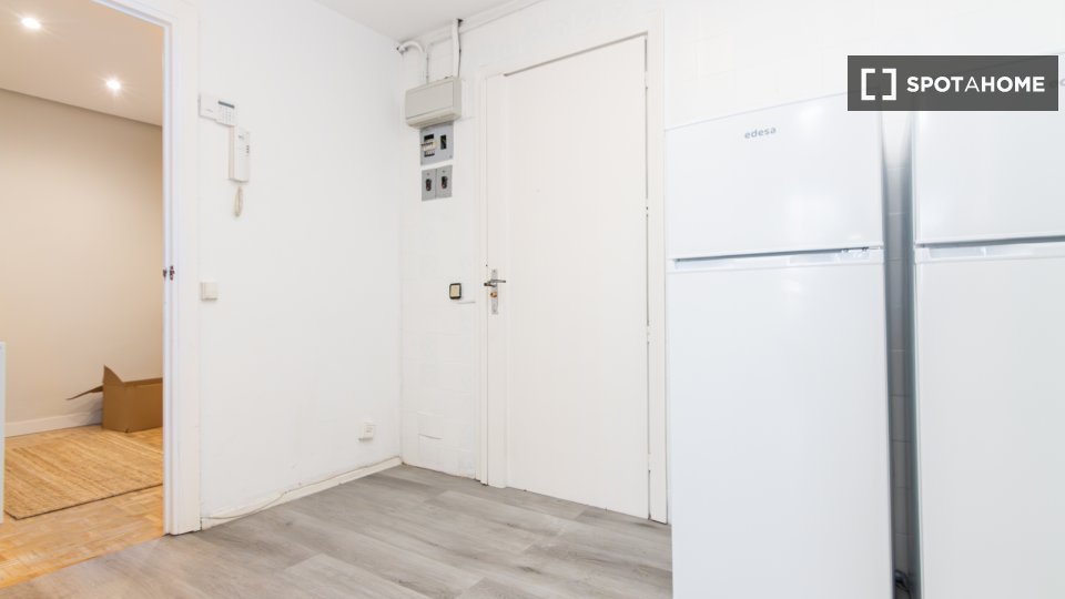 Double room Madrid, 5 beds — photo 50