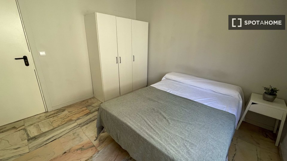 Double room Seville, 17 beds, 410m² — photo 3