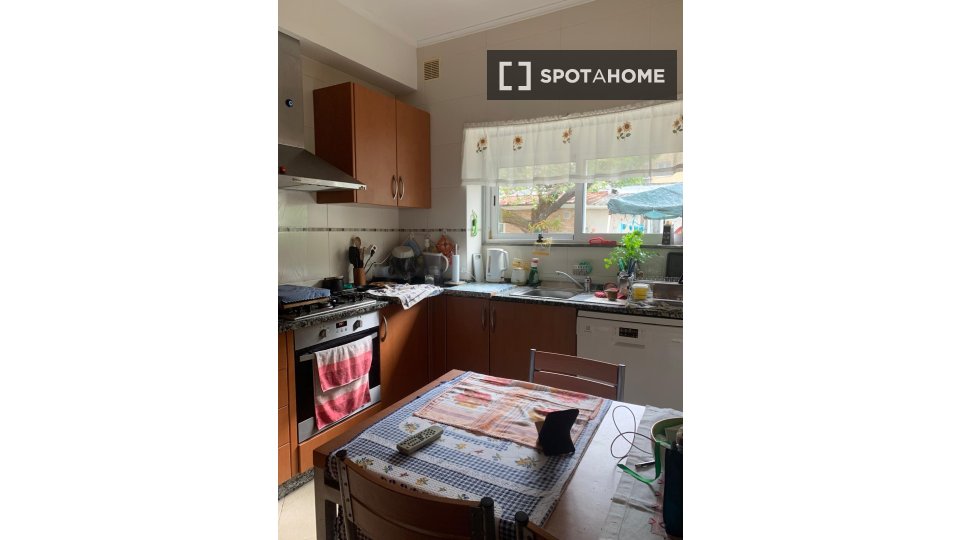Double room Lisbon, 2 beds, 20m² — photo 2