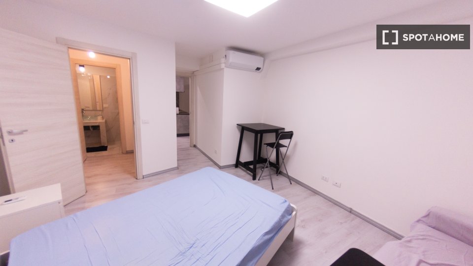 Double room Milan, 3 beds, 75m² — photo 6