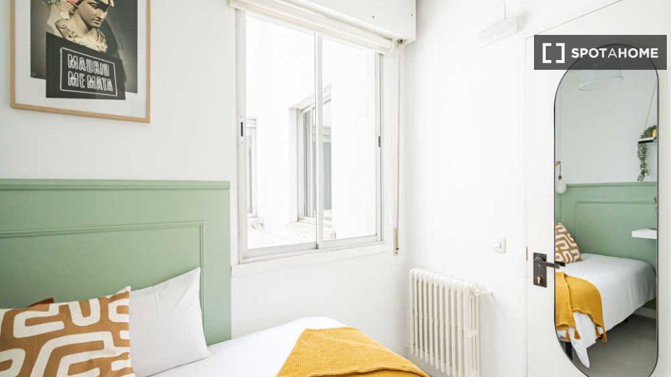 Double room Madrid, 67 beds — photo 67