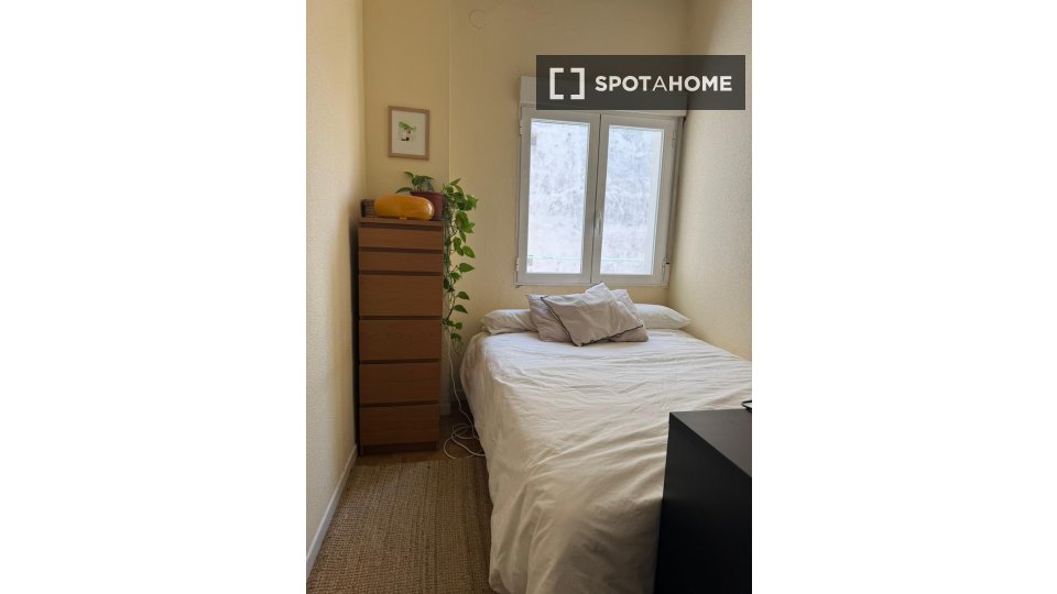 Double room Madrid, 4 beds, 150m² — photo 1