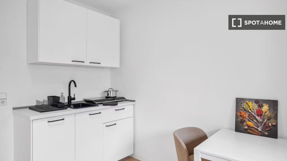 Double room Hamburg, 2 beds, 43m² — photo 10