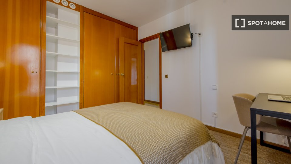 Double room Madrid, 6 beds, 150m² — photo 23