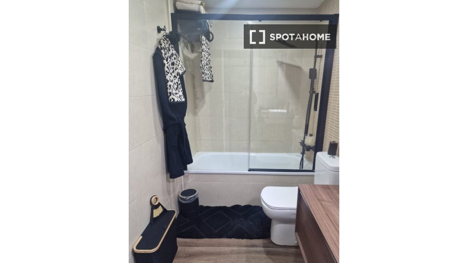 Double room Alicante, 2 beds — photo 31