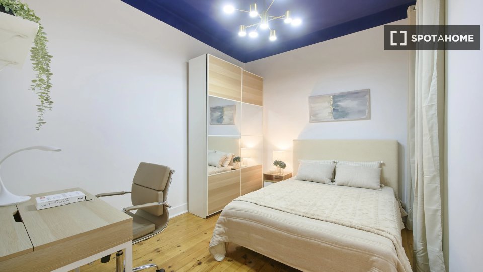 Double room Lisbon, 5 beds — photo 1