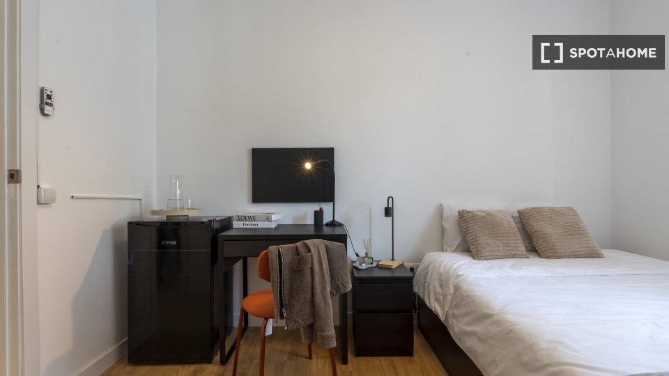 Double room Madrid, 5 beds — photo 2
