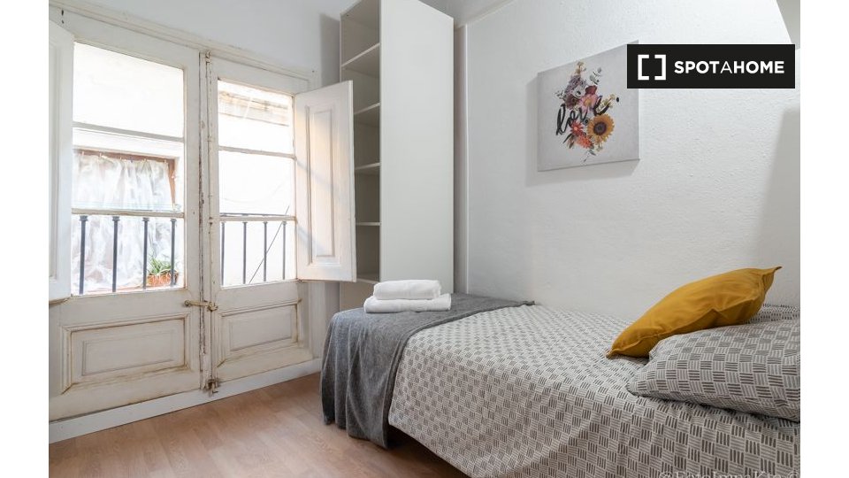 Double room Barcelona, 7 beds, 190m² — photo 1