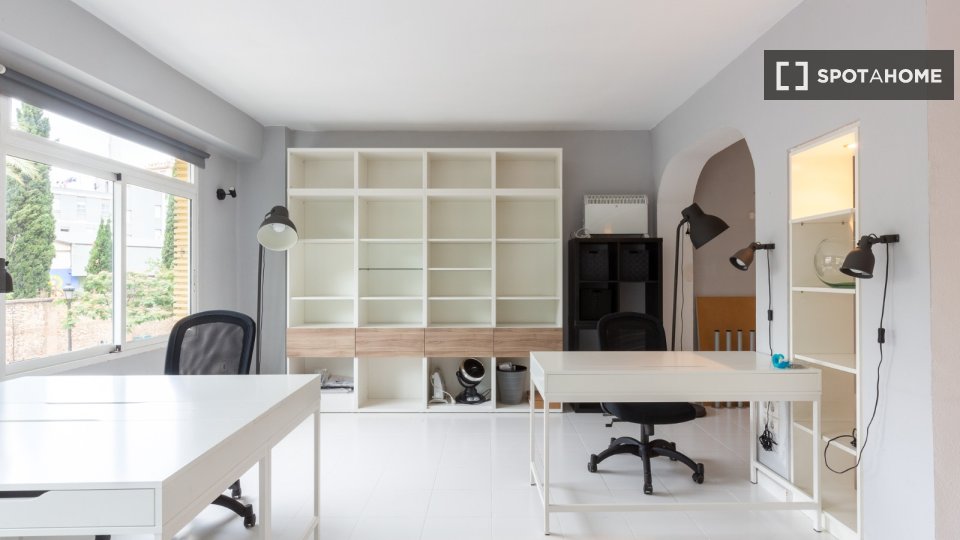 Double room Valencia, 3 beds, 90m² — photo 3