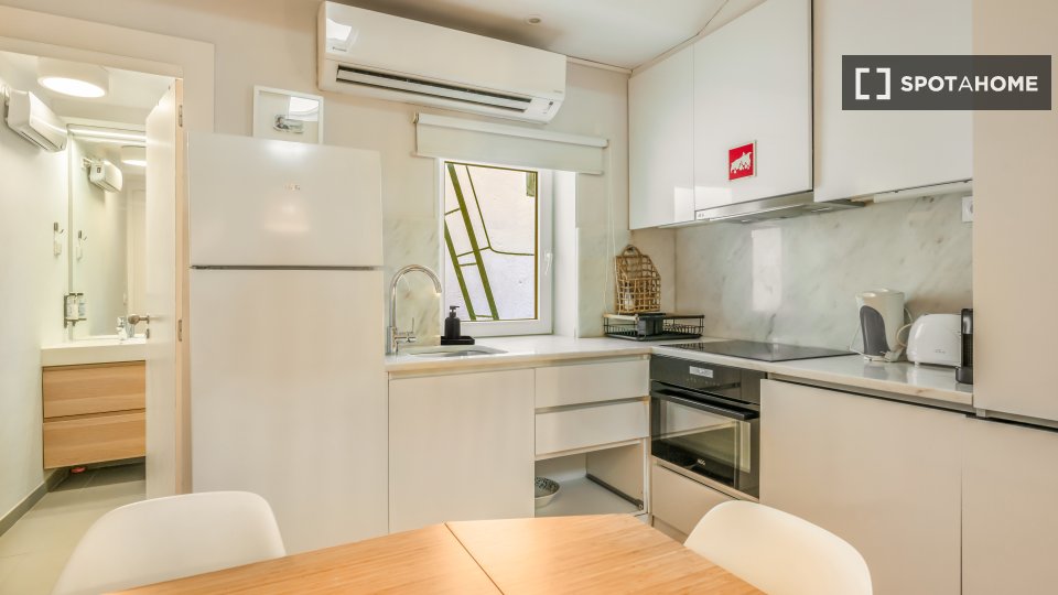 Apartment Lisbon, 2 beds — photo 32