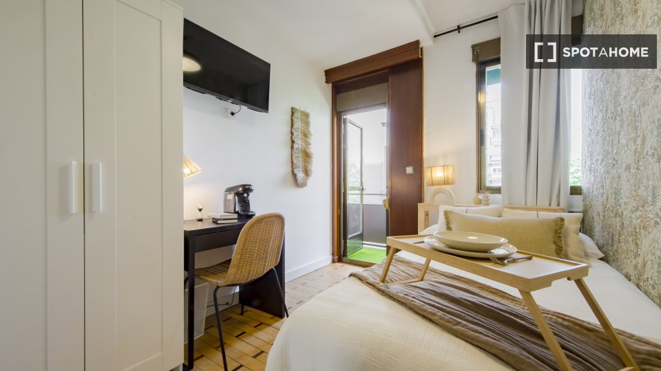 Double room Madrid, 7 beds, 135m² — photo 2
