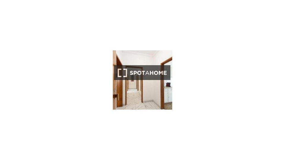 Double room Lisbon, 4 beds, 15m² — photo 15