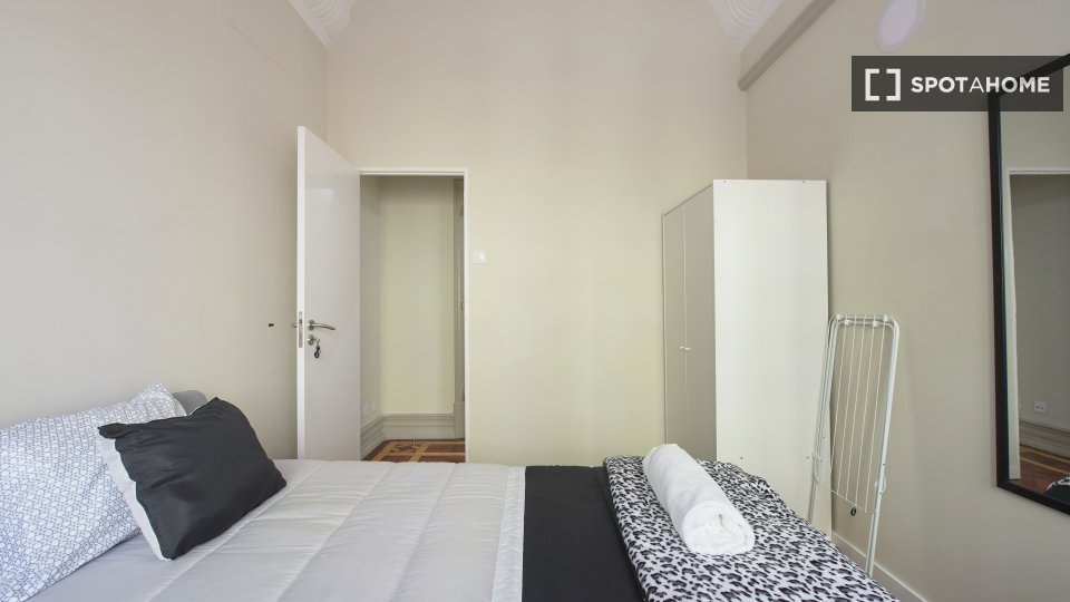 Double room Lisbon, 9 beds — photo 32