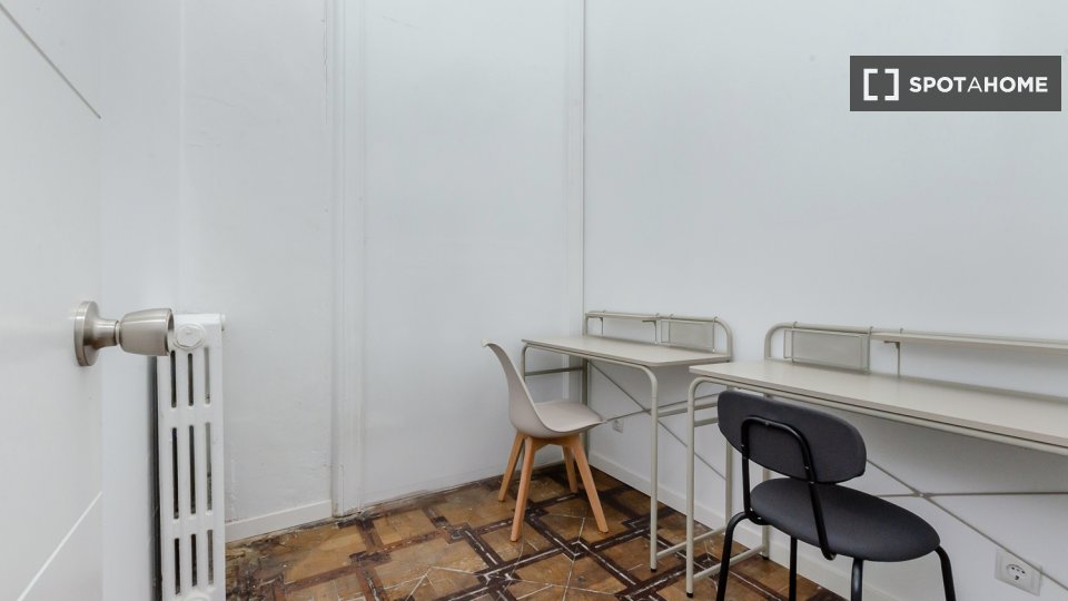Double room Barcelona, 10 beds, 252m² — photo 1