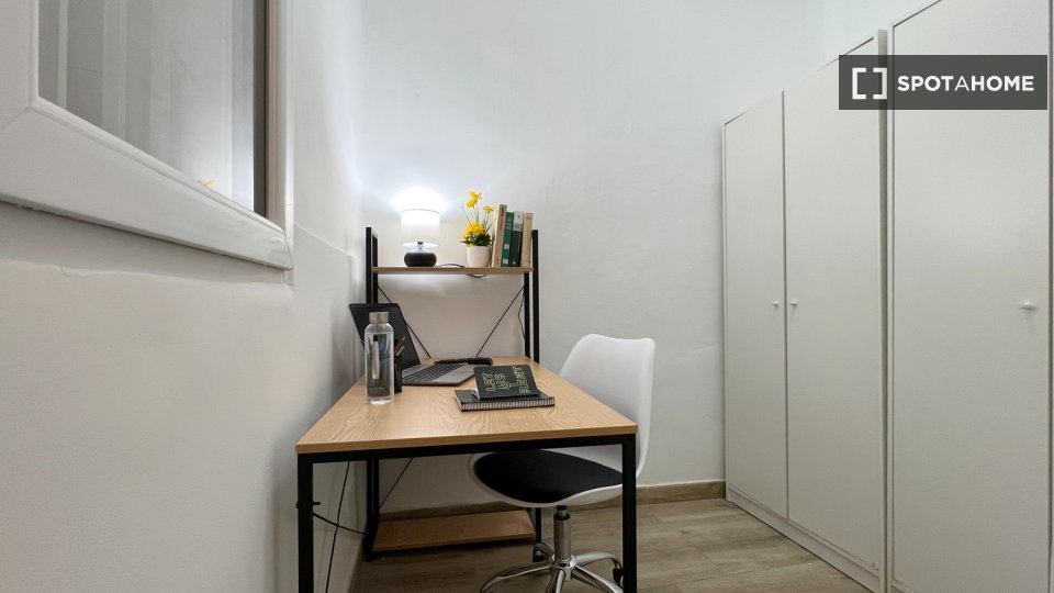 Double room Madrid, 3 beds — photo 27