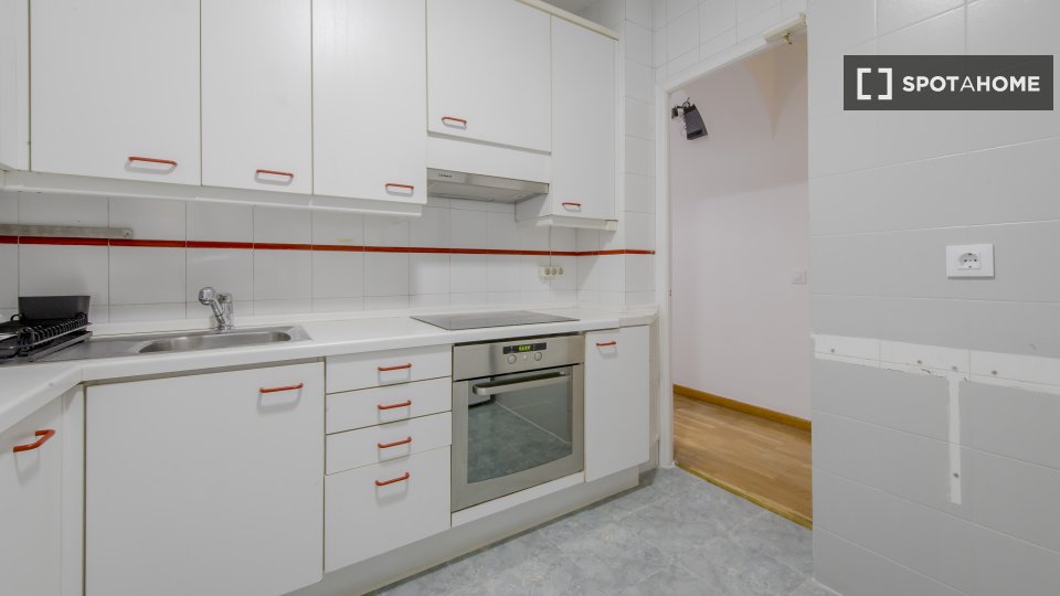 Double room Madrid, 6 beds, 120m² — photo 8