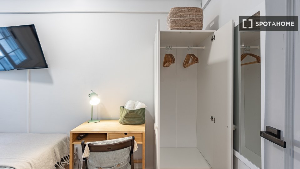Double room Barcelona, 5 beds, 95m² — photo 37