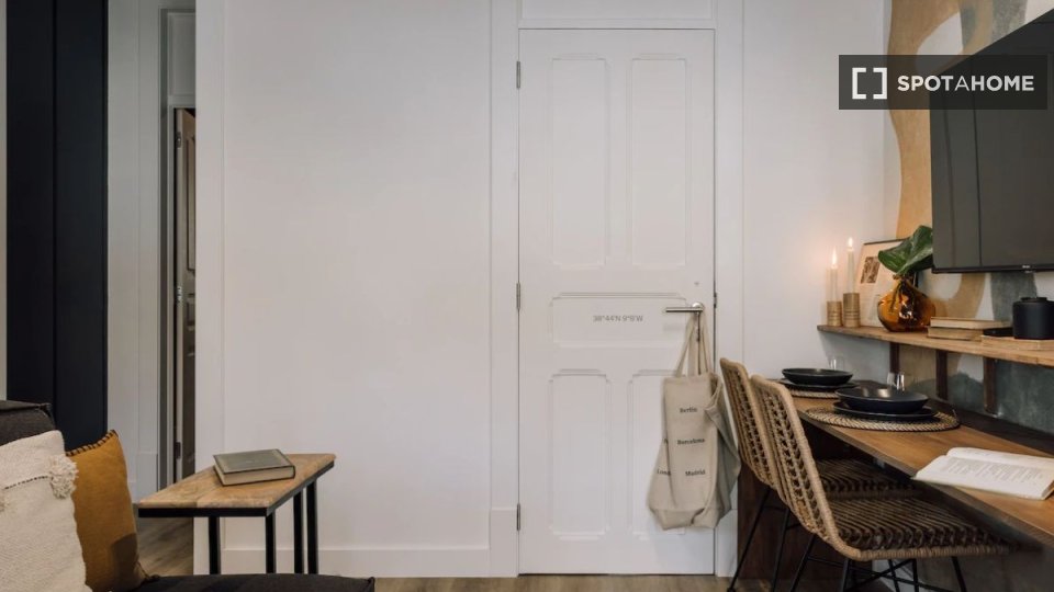 Apartment Lisbon, 1 bed — photo 16