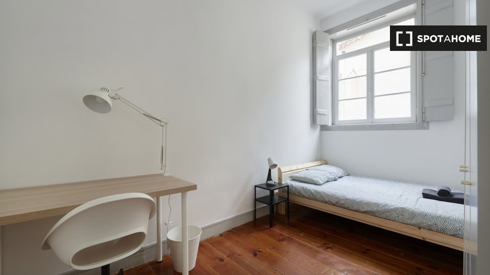 Double room Lisbon, 4 beds — photo 25