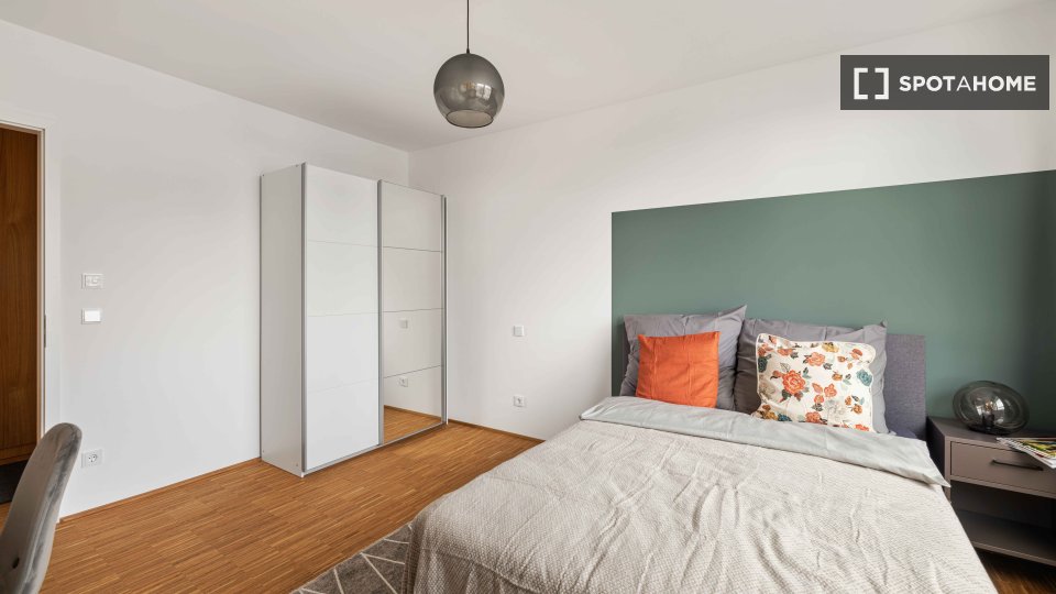 Double room Munich, 4 beds, 92m² — photo 15