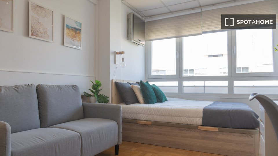 Double room Madrid, 5 beds — photo 18