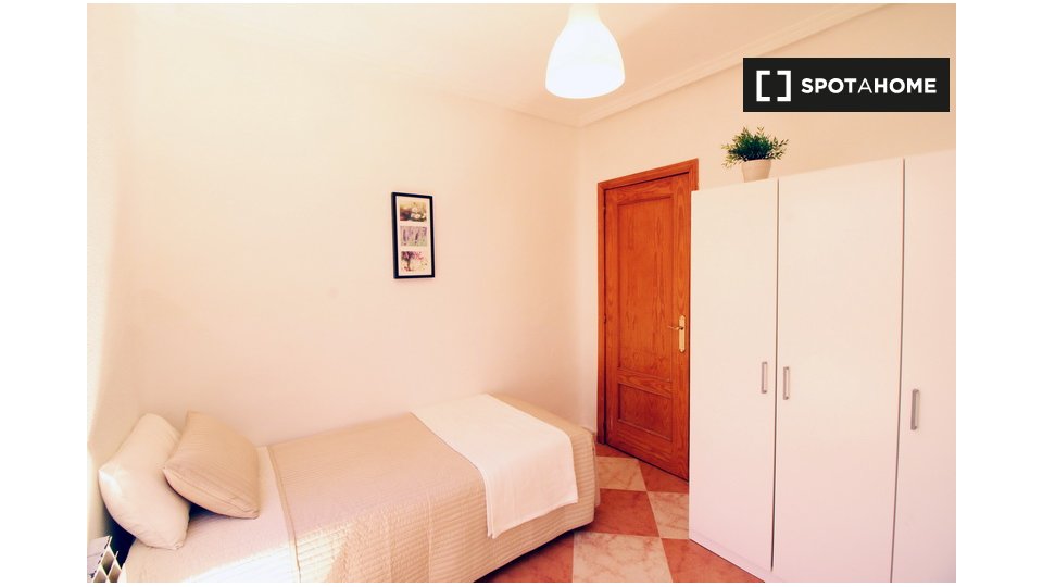 Double room Madrid, 5 beds — photo 5