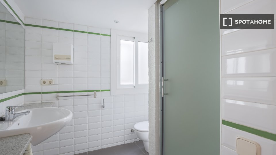 Double room Barcelona, 9 beds, 175m² — photo 9