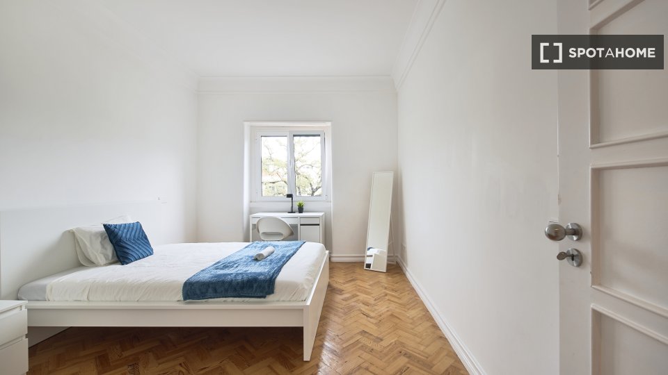 Double room Lisbon, 9 beds — photo 20