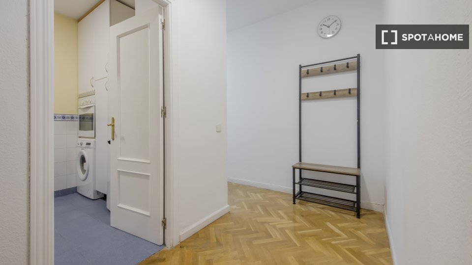 Double room Madrid, 8 beds, 200m² — photo 29
