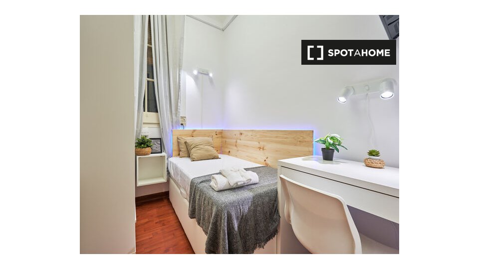 Double room Barcelona, 5 beds, 150m² — photo 3