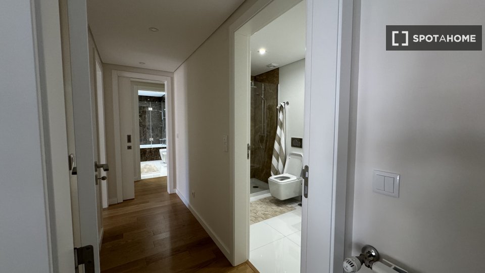 Apartment Lisbon, 2 beds, 99m² — photo 3