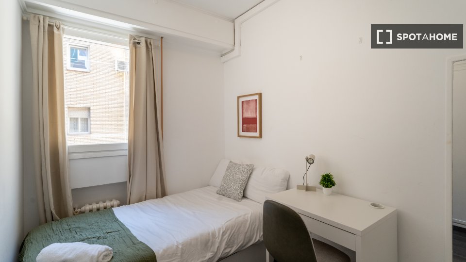 Double room Madrid, 7 beds — photo 28