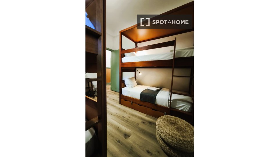 Double room Lisbon, 11 beds, 200m² — photo 32