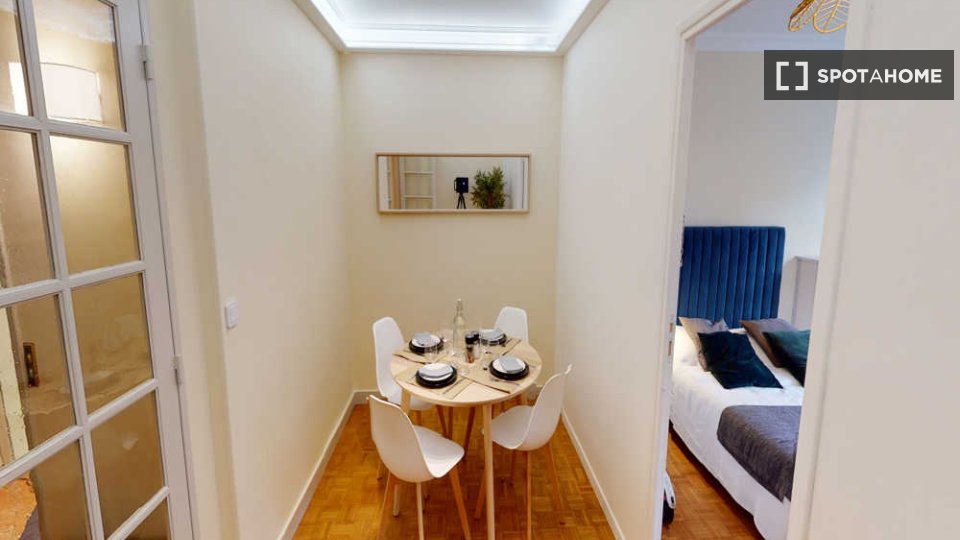 Double room Paris, 4 beds, 90m² — photo 1