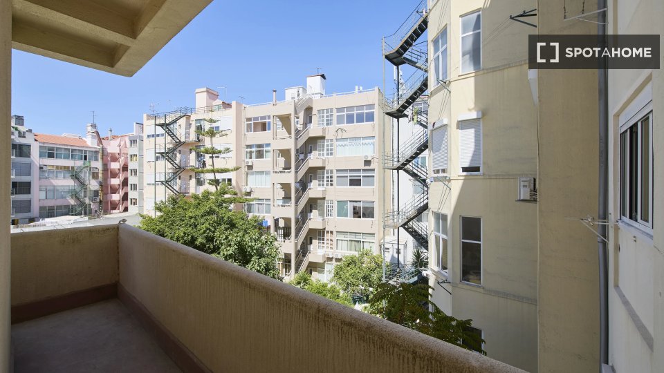 Double room Lisbon, 6 beds — photo 16