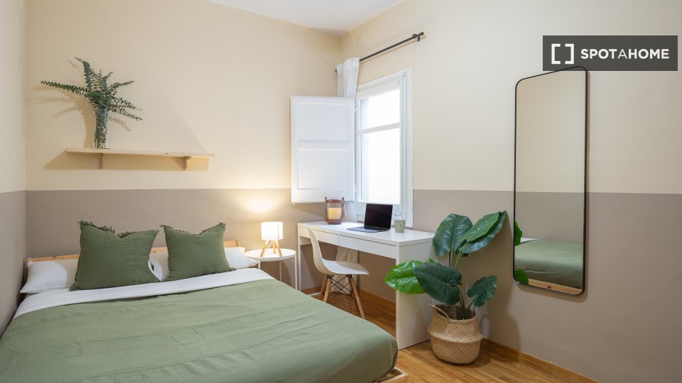 Double room Barcelona, 6 beds, 196m² — photo 8